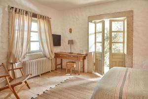 TV a/nebo společenská místnost v ubytování Luxurious Villa With Pool in the center of Alacati