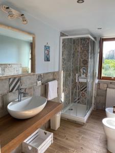 Ένα μπάνιο στο La Piccola Provenza