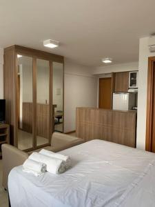 a bedroom with a bed with two towels on it at Flat Particular Marizienne Hotel Saint Moritz 31 in Torto