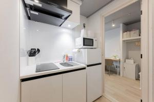 Una cocina o cocineta en 24年9月オープン 白山駅5分 収容2人 丸貸し切り 201室