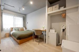 Una cama o camas en una habitación de 24年9月オープン 白山駅5分 収容2人 丸貸し切り 201室