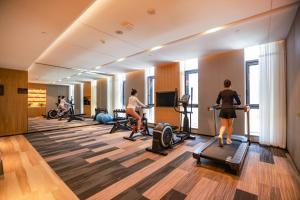 Fitness centrum a/nebo fitness zařízení v ubytování 臻程酒店北京西铁营地铁站店