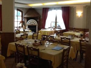 Restoran või mõni muu söögikoht majutusasutuses Hotel Tosa