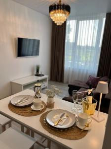 Μια τηλεόραση ή/και κέντρο ψυχαγωγίας στο Chic Residence apartament 4