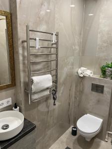 Ένα μπάνιο στο Chic Residence apartament 4 +18 φωτογραφίες