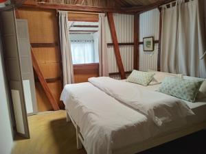 Postel nebo postele na pokoji v ubytování Fantaisie Lodges