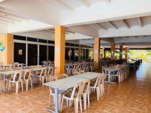 Restoran ili drugo mesto za obedovanje u objektu Phi-Phi Beach Resorts & Hotel +16 fotografija
