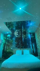 a bedroom with a large window with a bed at Suite Yao avec jacuzzi Montataire YaoSpa60 in Thiverny