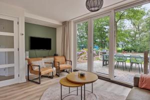 TV a/nebo společenská místnost v ubytování Heemhoeve Lodge