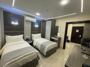 Postel nebo postele na pokoji v ubytování Golden Light Aqaba Hotel فندق جولدن لايت العقبة