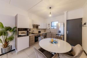 Kuchyň nebo kuchyňský kout v ubytování Bloom Modern Apartment
