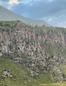 Afbeelding uit fotogalerij van Outside Kazbegi in Kazbegi