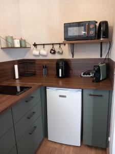 Η κουζίνα ή μικρή κουζίνα στο En baronnies charmant studio avec balcon et parking +6 φωτογραφίες