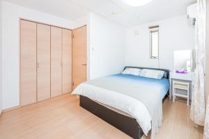 Tempat tidur dalam kamar di Otsuka house with 3BR near the Yamanote line