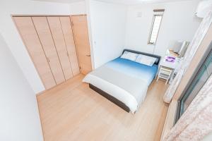 Tempat tidur dalam kamar di Otsuka house with 3BR near the Yamanote line