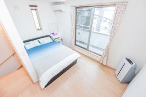 Tempat tidur dalam kamar di Otsuka house with 3BR near the Yamanote line