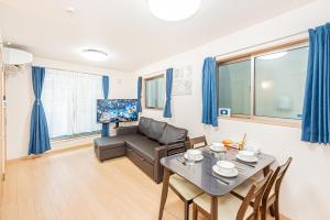 Area tempat duduk di Otsuka house with 3BR near the Yamanote line