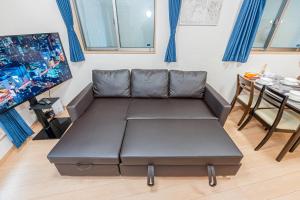 Area tempat duduk di Otsuka house with 3BR near the Yamanote line