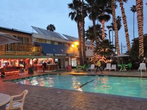 Gallery image of Tradewinds Airport Hotel in Inglewood