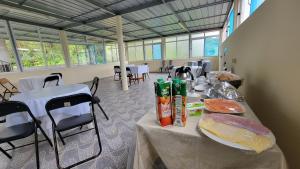 a room with a table with food on it at Recanto da Montanha in Rui Vaz
