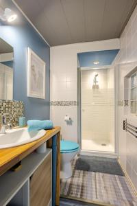 Bilik mandi di Logement T1 Baie de Saint-Brieuc