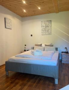 Postel nebo postele na pokoji v ubytování Haus Waldblick