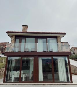 Το κτήριο όπου στεγάζεται  η παραθεριστική κατοικία