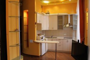 A kitchen or kitchenette at VD Apartment
