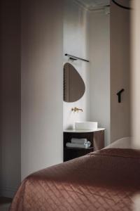 Letto o letti in una camera di Zurenborg Suites