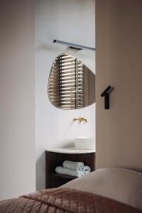Letto o letti in una camera di Zurenborg Suites