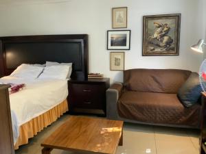 Postel nebo postele na pokoji v ubytování Coz Bachelor Pad in Randburg
