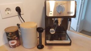 a coffee maker sitting on a counter next to a cup at Ferienhaus mit Meerblick, Klimaanlagen, Heizung und schnellem Wlan, privater Parkplatz in Muntanya la Sella +14 photos