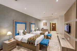 En eller flere senger på et rom på Sapphire Plaza Hotel