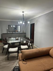 Χώρος καθιστικού στο Departamento completo de 3 habitaciones y 2 baños