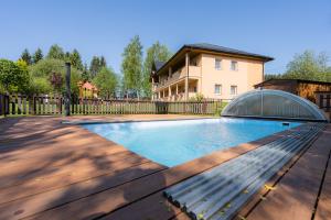 Bazén v ubytování Apartments Nad Rybníky nebo v jeho okolí