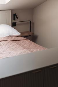 Letto o letti in una camera di Zurenborg Suites