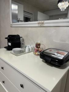 a white counter with a black appliance on it at RIN HOUSe 1 in Drobeta-Turnu Severin +2 photos