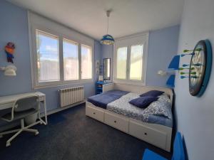 Postel nebo postele na pokoji v ubytování Casa acogedora familiar en la montaña + 52 fotografií