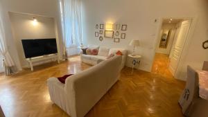 Televízia a/alebo spoločenská miestnosť v ubytovaní AD Verona flat