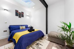 Postel nebo postele na pokoji v ubytování Modern 1 Bed Flat in Barnes near River Thames