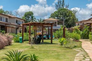 a gazebo in the yard of a house at Casa em Barra Grande - Península de Maraú in Barra Grande