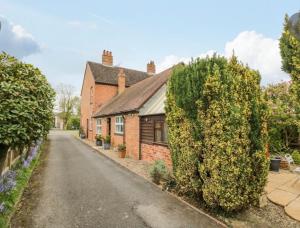 Κήπος έξω από το Lovely Comfortable 3 Bed Home, near Worcester
