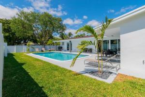Πισίνα στο ή κοντά στο Luxury Waterfront Oasis in Pompano Beach