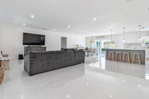 Μια τηλεόραση ή/και κέντρο ψυχαγωγίας στο Luxury Waterfront Oasis in Pompano Beach