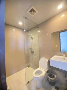 Bilik mandi di Cozy 2br with pool and beach access