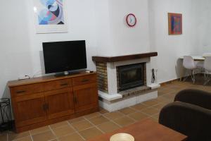 Μια τηλεόραση ή/και κέντρο ψυχαγωγίας στο Casa en el Pedroso Sierra Norte de Sevilla