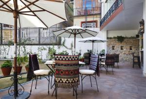 Restoran või mõni muu söögikoht majutusasutuses Shambaling Boutique Hotel