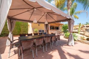 Ảnh trong thư viện ảnh của Villa with private pool and tennis court 150 metres from the sea-Villa el Olivo ở Denia