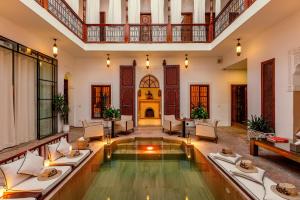 Bazén v ubytování Riad Luciano Hotel and Spa nebo v jeho okolí