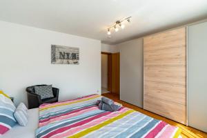 a bedroom with a bed and a closet at Ferienwohnung 'Kraichgau-Nest' in Reichartshausen +19 photos